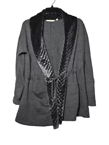 Jacke mit weicher Umrandung grau Lilas Samtbesatz Größe PM Petite Medium - Bild 1 von 10