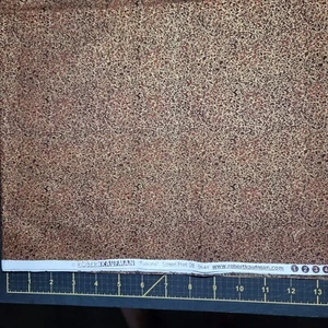 Tela de fusiones serigrafía Robert Kaufman de 1 1/4 yarda marrón/hoja de oro #6644 - Imagen 1 de 2