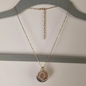 Collana con ciondolo tono oro disco martellato cerchi strass 16"+2" ext. - Foto 1 di 7
