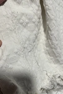 VINTAGE MATELASSE WHITE FLORAL BEDSPREAD SPLIT CORNERS KNOT FRINGE AS IS 74x96 - Picture 1 of 24