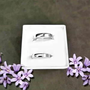 Coppia di fedi - fedine in argento 925 con  diamante nero e diamante bianco  - Foto 1 di 4