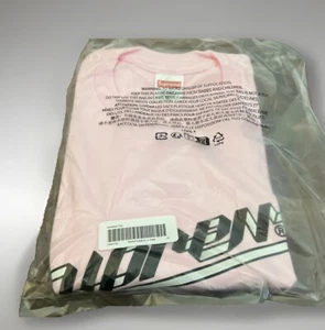 SUPREME BANNER TEE LIGHT PINK SIZE XL (100% AUTHENTIC) BRAND NEW FW23 WEEK 17 - Picture 1 of 13