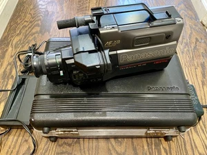 Panasonic AF X8 CCD Omnimovie VHS & Case - Digital HQ Camcorder - TESTED - Picture 1 of 11