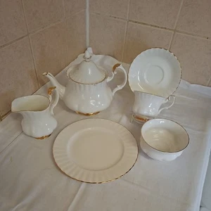 Royal Albert Val D'or Large Teapot, Cups, Saucers, milk jug, sugar bowl, plate - Picture 1 of 11