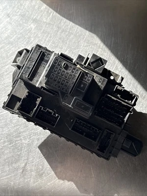 Caixa de relé de fusíveis 2011 2012 Ford Expedition Lincoln Navigator BL1T-15604-AA - Imagem 1 de 4