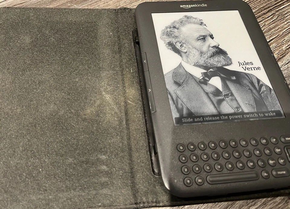 Amazon Kindle Keyboard D00901 3rd Generation 4GB, 6in - Read Desc - Image 1 of 4