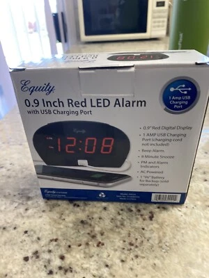 30024 Equity by La Crosse Alimentado por CA 0.9" Pantalla LED Roja Reloj Despertador Puerto USB Foto 1 de 3