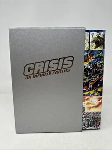 RARO libro da collezione Crisi sulle Terre Infinite COVER RIGIDA 1998 DC Comics - Foto 1 di 4