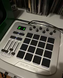 M-Audio Trigger Finger USB MIDI Controller/Drum Pads. Perfettamente funzionante - Foto 1 di 1