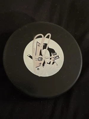 Rick Tocchet Beckett BAS SIGNED AUTOGRAPHED Pittsburgh Penguins Hockey Puck NHL - Image 1 of 4