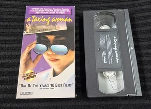 A Taxing Woman (VHS, 1994) Fox Lorber Japanese Comedy Itami Productions VG Z2 - Foto 1 di 2
