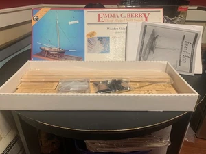 Model Shipways Emma C. Berry Holzschiff Modellbausatz #2150 Sloop Rigged Well Smack - Bild 1 von 6