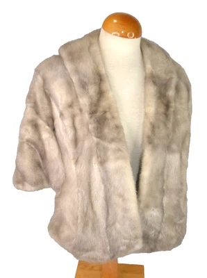 Capa de visón cerúleo plateado estola vintage gris satinado forrado boda invierno encogerse de hombros Foto 1 de 4