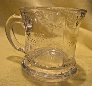 Vecchia tazza in vetro inciso in miniatura - Foto 1 di 3