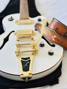 Epiphone Wildkat Royale, Pearl White, high quality leather strap 100% in New Bag - Picture 1 of 24