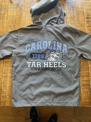 Champion NC Tar Heels Pack & Go Cortavientos Doble Logo Bolsa Sudadera con Capucha Gris JuvenilM Foto 1 de 4