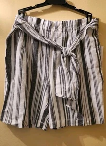 Land n Sea Women's Shorts Size Medium Black/White  Rayon  - Picture 1 of 13