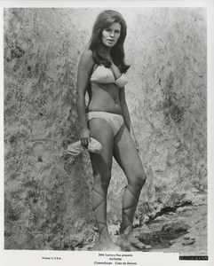 Raquel Welch Fathom 1967 Publicity Original 8x10 Photo Busty Leggy Bikini Pin up - Picture 1 of 2