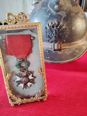 médaille légion d'honneur 1870 porte médaille en laiton et verre sans le casque - Photo 1/4