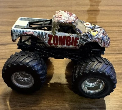 Monster Truck Monster Jam White Zombie 1:64 2016 Hot Wheels Foto 1 de 4