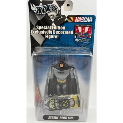 Coche y figura Batman Liga de la Justicia Mark Martin NASCAR Hot Wheels Racing NUEVO Foto 1 de 3
