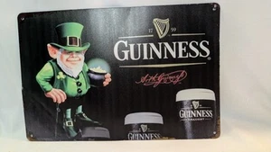 Guinness St. Patricks Day Kobold mit Biergläsern Blech Metall Bar Schild Neu - Bild 1 von 5
