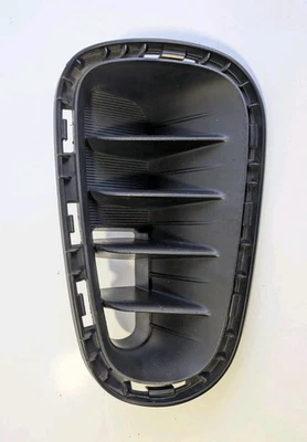 2018 2019 2020 Kia Rio Front Right Passenger Side Grille Vent Cover 86524-H9000 - Image 1 of 4