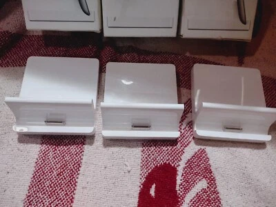 LOT OF 6APPLE IPAD 2 CHARGING DOCKS - Image 1 of 3