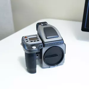Hasselblad H4D-40 Body (Only 4852 shots) - Mint Condition (9/10) - Picture 1 of 4