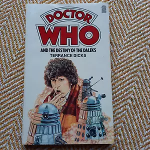 Doctor Who Target: The Destiny of the Daleks Signed by MIKE MUNGARVAN - Foto 1 di 4