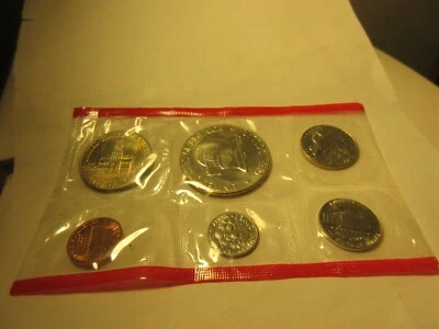 1976 D [ 6 ]  COIN MINT SET. KENNEDY HALF A  [ P ] . LAST ONE FREE SHIPPING - Image 1 of 2