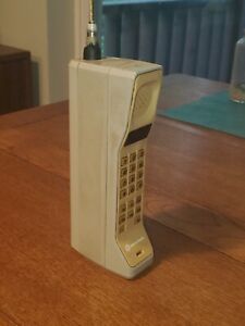 Motorola DynaTAC 8000S BellSouth Mobility Vintage Brick Retro First Cell Phone