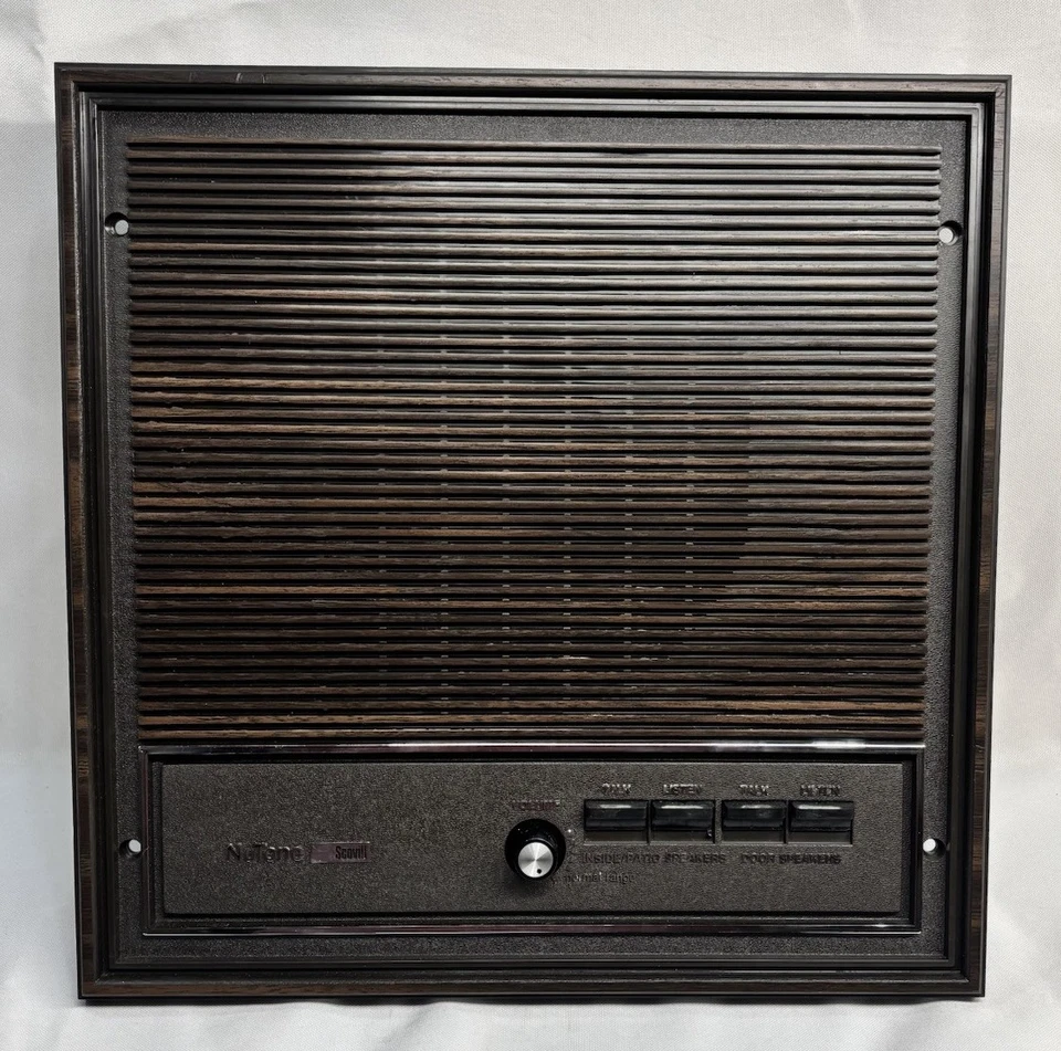 Panel de altavoces intercomunicador de pared NuTone Scovill LSA-40 12x12 Woodgrain MCM de colección Foto 1 de 4