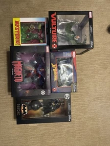 Diamond Gallery Bundle: Magneto, Mysterio, Vulture, Symbiote Spider-Man, Batman - Picture 1 of 14