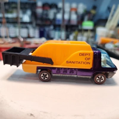 Camión de saneamiento restaurado Hot Wheels Redline Heavyweights Spectraflame púrpura  Foto 1 de 4