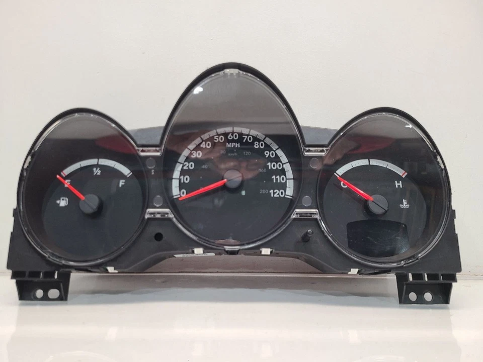Chrysler Town & Country 2008 (3,3 L/AT) Speedo Cluster - 3 cápsulas con centavo de información Foto 1 de 4