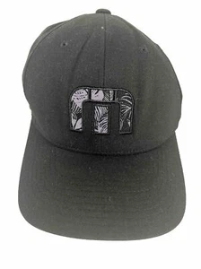 Cappello TRAVIS MATHEW Golf FlexFit Uomo L/XL Berretto Baseball Nero Viola Logo - Foto 1 di 6