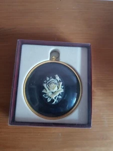 Single Rose In Cameo Peter Bates Limited, Medallion Vintage in Box - Picture 1 of 3