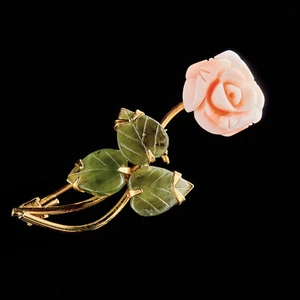 Broche colgante vintage hecho de coral tallado y jade en el estilo "Svoboda" - Imagen 1 de 5
