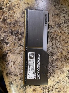 G.SKILL Trident Z RGB Series (XMP) DDR4 RAM 32GB (4x8GB) 3200MT/s - Afbeelding 1 van 2