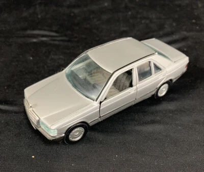 GAMA Diecast 1/43 Coleccionable Alemania Occidental 1167 Mercedes Benz Coche Juguete 190-190E Foto 1 de 4