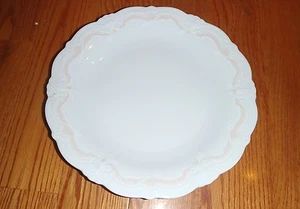 TIRSCHENREUTH VERONIQUE BARONESSE Shaped RIMMED Dinner Plate ~ NEW - Picture 1 of 2