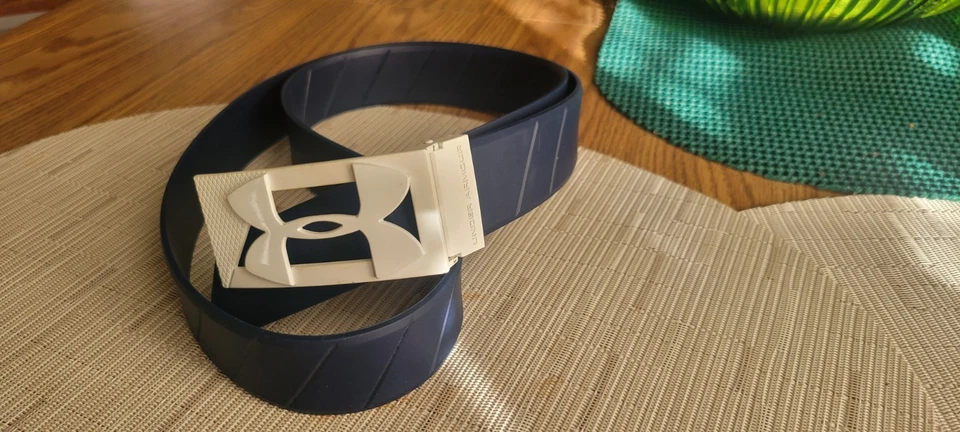 Cinturón ajustable de goma Under Armour azul para hombre Foto 1 de 4