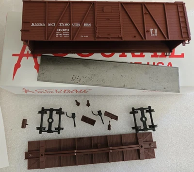 Accurail 7103 KSC unassembled kit 6 panel wood boxcar - Image 1 of 4