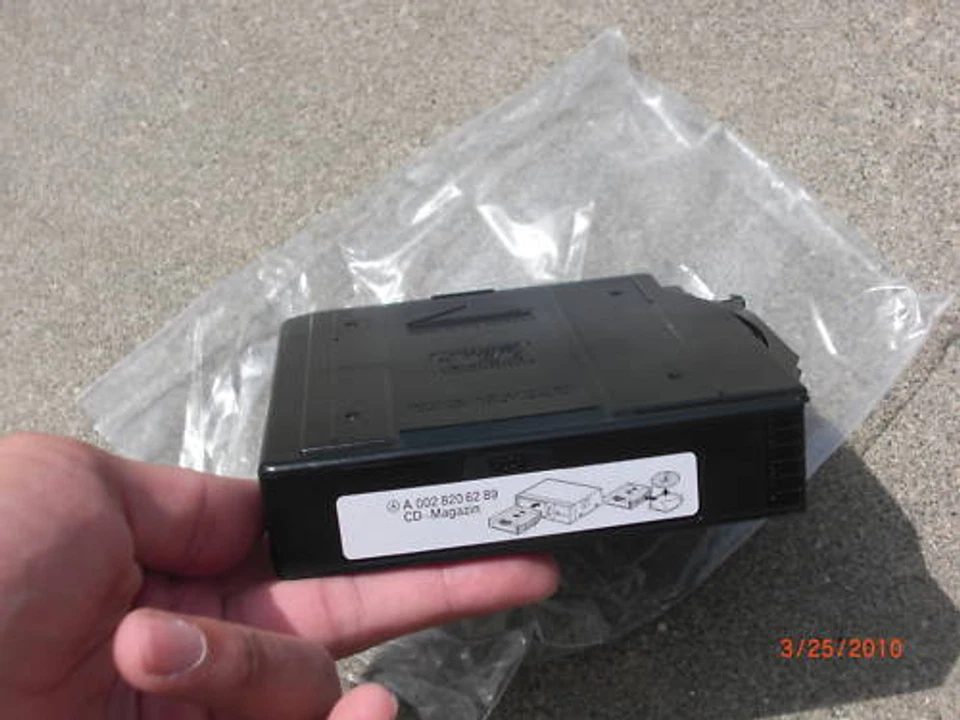 梅赛德斯-奔驰 CD 杂志 C240 C280 ML320 ML430 S500 E55 W210 W220 S430 CLK430 — 第 1/1 张图片