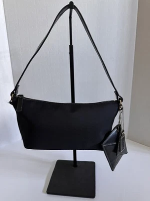 Covington Cuero Negro Nylon Demi Baguette Bolso de Mano de Hombro Cartera Lindo Dije Foto 1 de 4