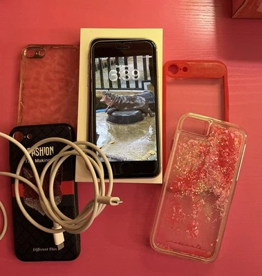 Iphone SE 3 bundle: (apple iphone SE and cases!)256 GB 2022/used:ATT - Image 1 of 4