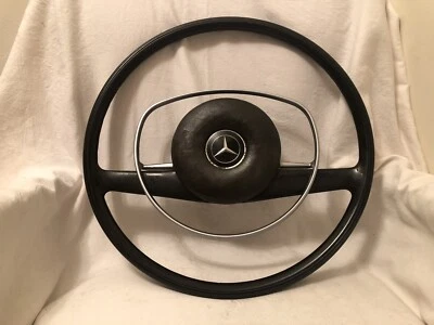Оригинальный черный руль Mercedes Benz 280SL конец 1960-х начало 1970-х - Изображение 1 из 4