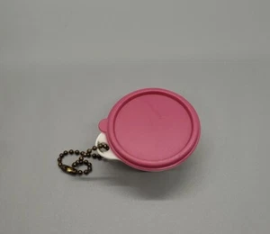 Vintage Tupperware Mini-Schüssel mit rosafarbenem Deckel Schlüsselanhänger - Bild 1 von 5