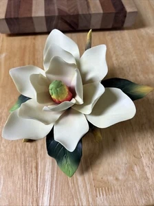 Beautiful Andrea by Sadek Figurine White Magnolia & Branch - Picture 1 of 5